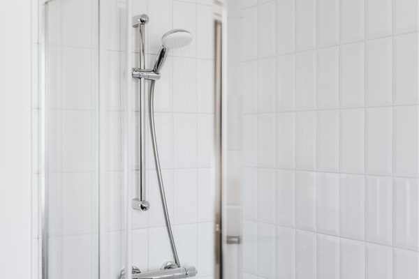 ¿Cómo limpiar la ducha de forma ecológica y duradera?