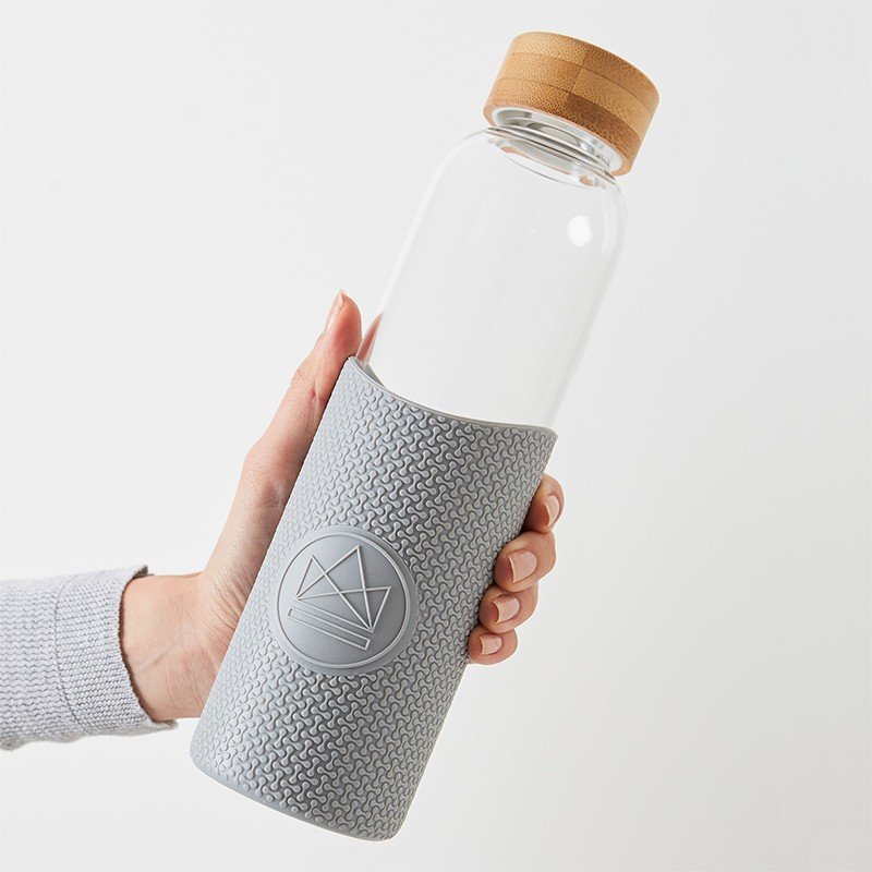 Botella para agua de cristal y bambú