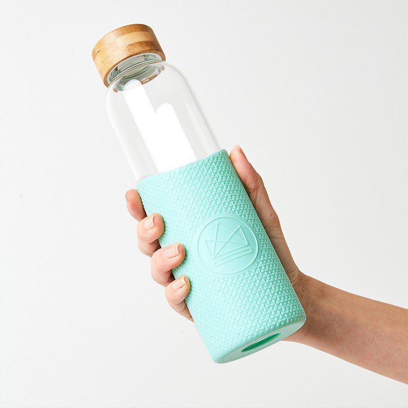 Botella para agua de cristal y bambú